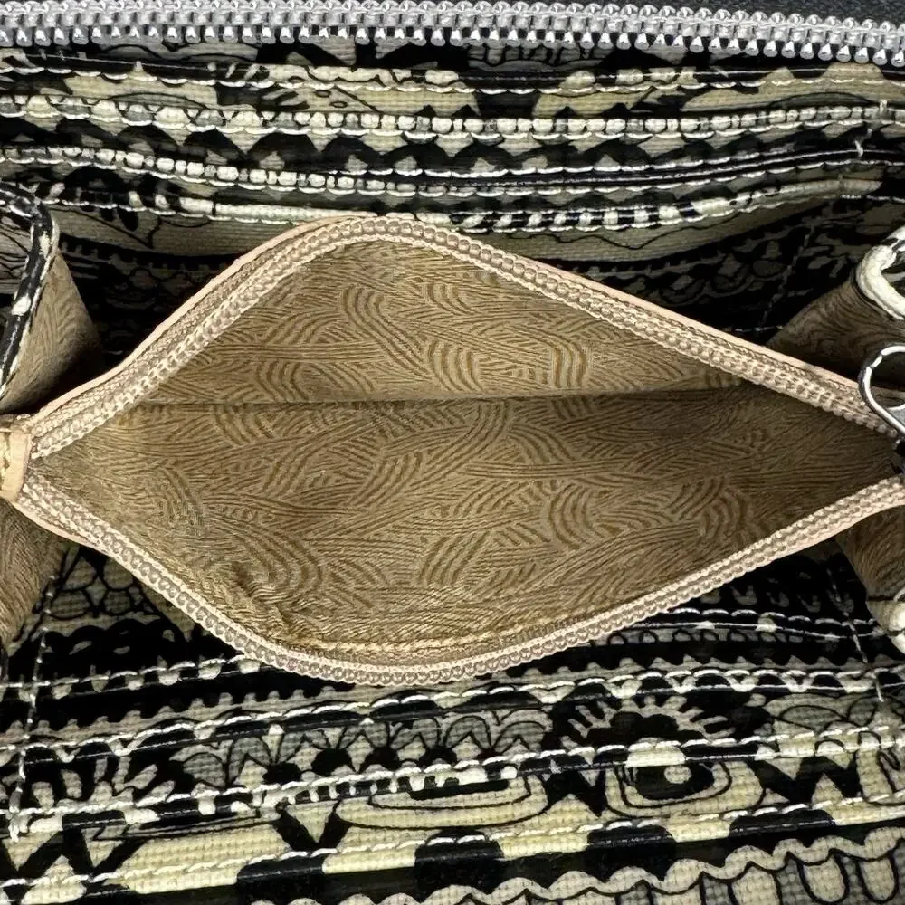 Sakroots Crossbody Wallet Wristlet Clutch Purse Peace Elephant Cream Black -Read